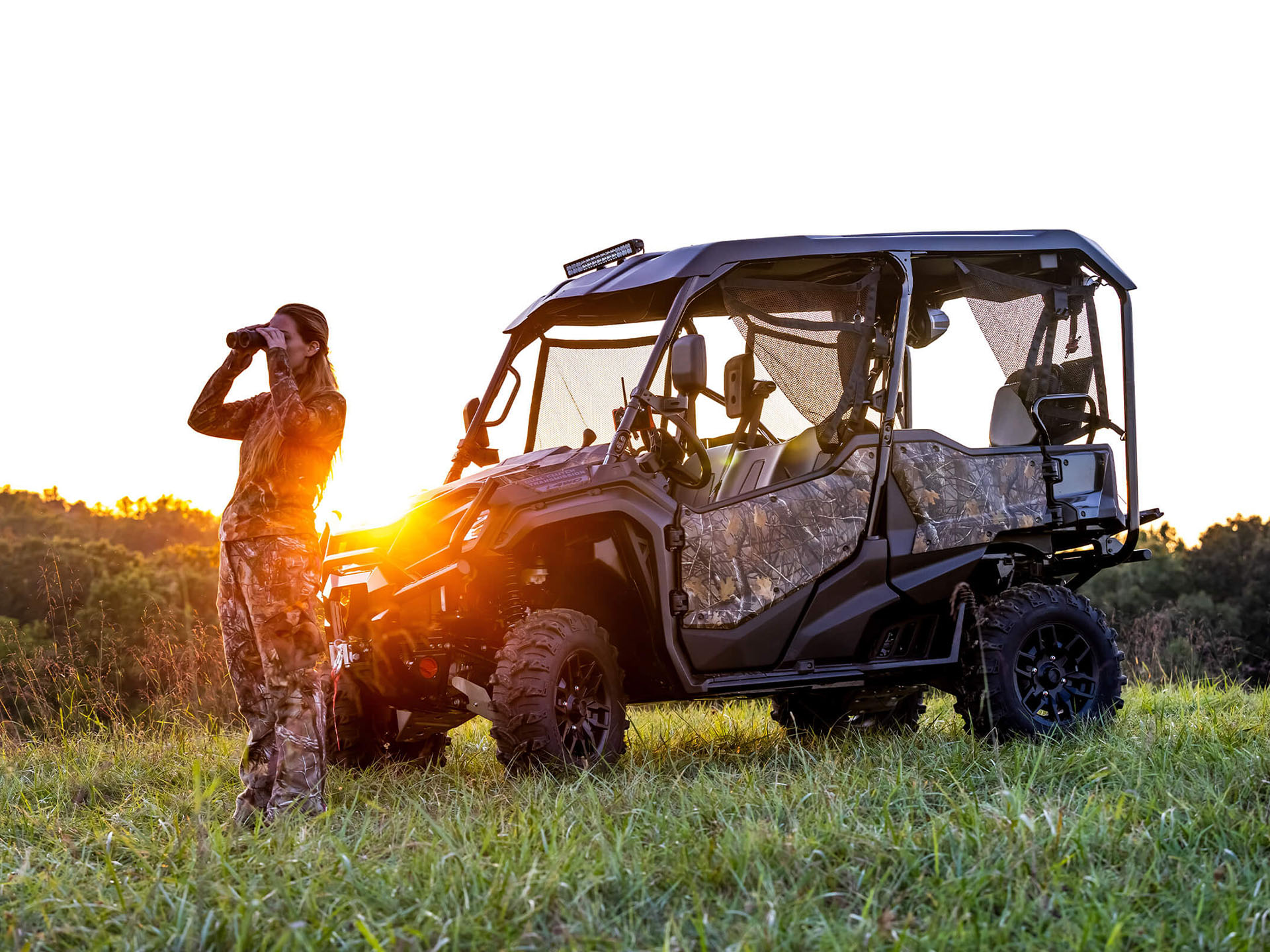 2023 Honda Pioneer 1000-5 Deluxe in Moline, Illinois - Photo 3